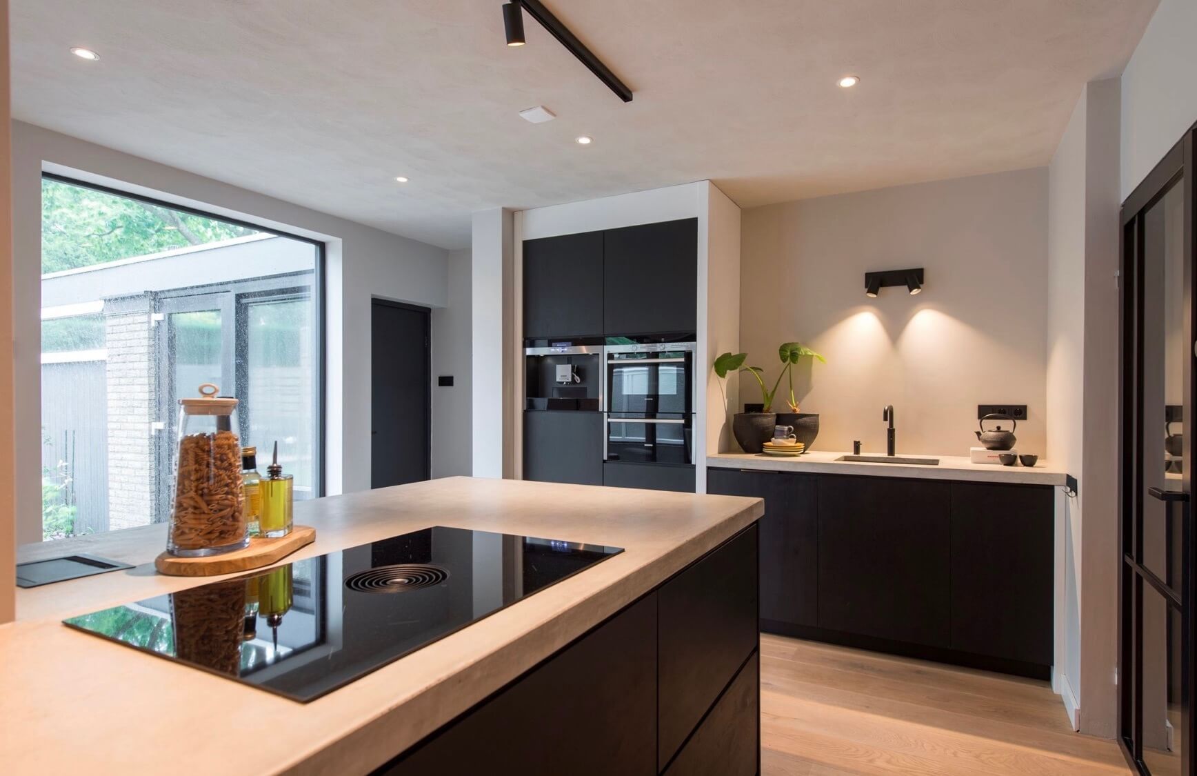 Zwarte keuken met wit blad - zwarte_keuken_licht_blad Zwarte keuken met wit blad - zwarte_keuken_licht_blad